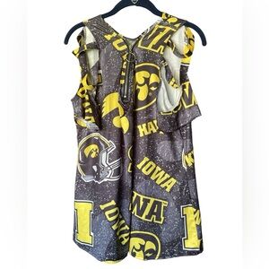 Women’s Univ of Iowa game day top with quarter zip & sleeve cutouts,‎ Size 3xl